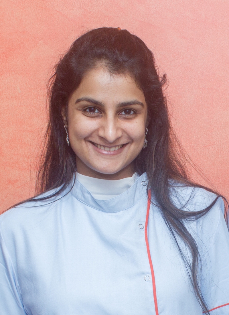 Dr Aditi Gvalani @ Simply Smiles Dental Clinic, Mumbai